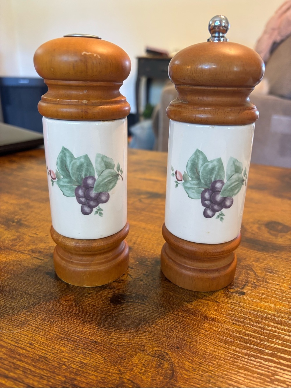 Mr. Dudley Vintage Salt & Pepper Grinder Set with Ceramic Grape Motif
